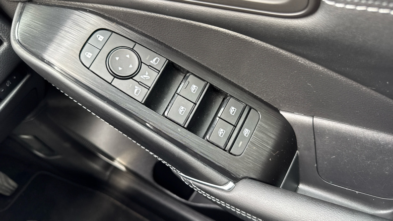 Nissan Qashqai 1.3 DiG-T MH N-Connecta 5dr Petrol Hatchback